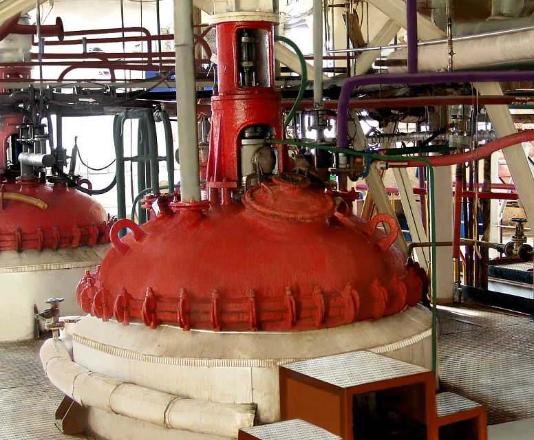 Как «1С:Управление нашей фирмой» помогает управлять продажами и производством на заводе синтетических смол 